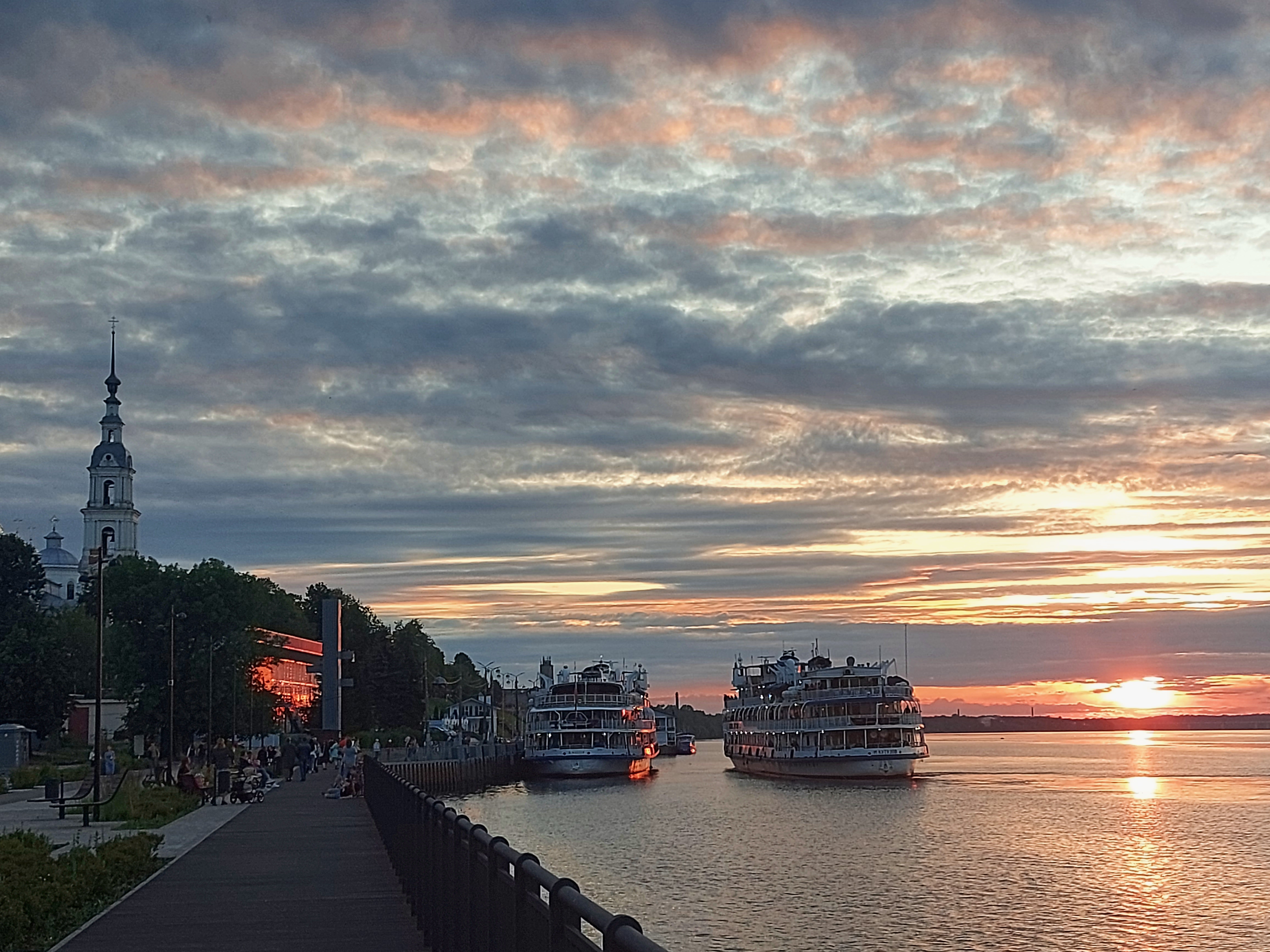 Фотографии.